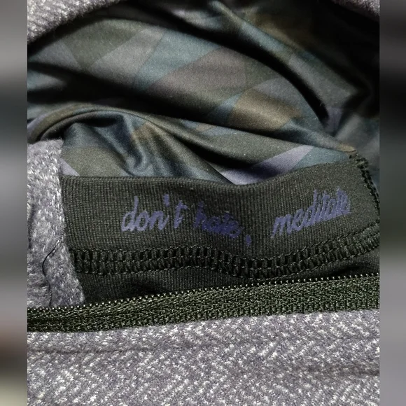 Lululemon down wrap - Picture 5 of 5